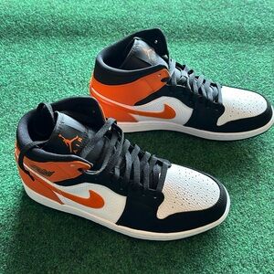 Air Jordan 1 Mid NWT